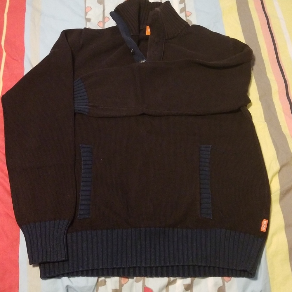 Hugo Boss brown with blue accent sweat, size M